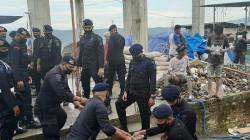 Satu Kompi Brimob Datangi Warga di Ambon Bantu Bangun Masjid