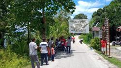 Tolak Hasil Seleksi CPNS, Warga Wartutin Fakfak Ancam Palang Jalan Raya