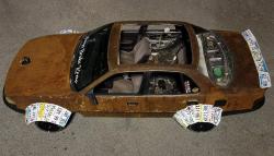 Modifikasi Gila, Toyota Camry Dibuat Penuh Karat dan Spatbor dari Pelat Nomor