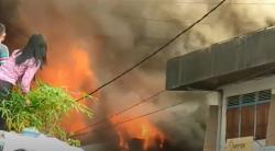 9 Ruko Pasar Sintang Terbakar, Puluhan Pasien RS Ade Mohammad Djoen Dievakuasi