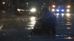 Vila Nusa Indah Bekasi Terendam Banjir Hampir 2 Meter, Warga Dievakuasi