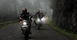 Touring secara Konvoi Dilarang Pakai Lampu Hazard, Ini Alasannya