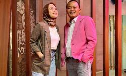 Netizen Tuding Istri Sule Selingkuh dengan Sang Manajer Gegara Ini