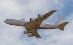 Dua Pesawat Peluncur Nuklir AS Beroperasi usai Trump Positif Covid-19, Pertanda Apa?