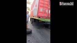 Video Truk Kontainer Tabrak 2 Minibus dan 4 Motor di Makassar, 1 Pengendara Tewas