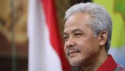 Dengar Kabar Tjahjo Kumolo Meninggal, Ganjar Terkejut dan Langsung Terbang ke Jakarta<