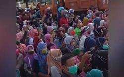 Video Ribuan Buruh Unjuk Rasa di Berbagai Daerah Tolak UU Cipta Kerja