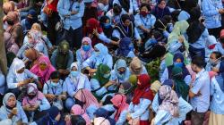 Aksi Buruh Mogok Kerja Tolak Pengesahan Omnibus Law