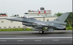 Jet-Jet Tempur Taiwan Mendarat di Jalan Raya, Ada Apa?