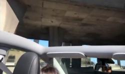 Gawat, Atap Mobil Listrik Tesla Model Y Terlepas saat Dikendarai di Jalan Tol