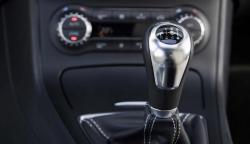 Mercedes-Benz Hapus Mobil Transmisi Manual