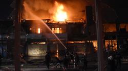 Toko dan Bioskop Senen Dibakar Massa