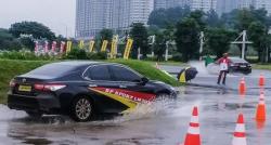 3 Kondisi Ban Berbahaya jika Digunakan di Musim Hujan