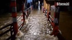 Banjir Luapan Anak Kali Krukut Rendam Ratusan Rumah Warga di Pondok Labu