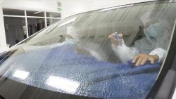 Tips Merawat Kaca Film Mobil Agar Awet, Hindari Pembersih Berbahan Alkohol