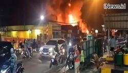 Kebakaran di Depok, 3 Bangunan Lapak Dagangan Ludes Terbakar
