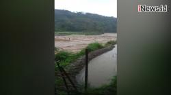 Sungai Cibera Meluap, Ratusan Rumah Warga Garut Terendam Banjir Setinggi 1 Meter