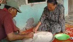 Warga Subang Keluhkan Bantuan Beras PKH Tak Layak Dikonsumsi<