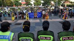 Ketika 'Punakawan' Tolak Demo Anarkistis di Semarang