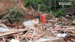 Video Tebing Longsor Timpa Rumah Warga di Tasikmalaya, 1 Korban Tewas