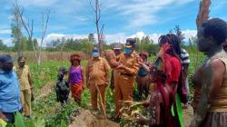 Bupati Minta Warga Jawayijaya Setop Kebiasaan Memohon Proposal Bantuan