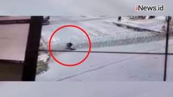 Video Viral Emak-Emak Terobos Barikade Kawat Berduri di Palu Sulteng