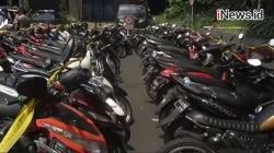Video Polisi Amankan 69 Motor yang Ditinggal Pemiliknya saat Demo Omnibus Law