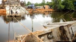 Jembatan Penghubung Kota Pangkal Pinang dan Bangka Senilai Rp25 M Ambruk