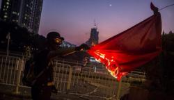 China Sahkan UU Pelecehan Bendera Setahun Setelah Demonstrasi Hong Kong