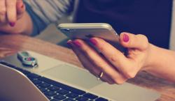 3 Masalah Fisik yang Bisa Dialami ketika Terlalu Banyak Bermain Ponsel