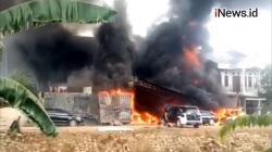 Video 16 Mobil dan 2 Motor di Bengkel Duren Sawit Terbakar akibat Buang Puntung Rokok Sembarangan