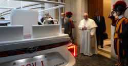 Paus Fransiskus Punya Mobil Baru Tanpa Pelapis Anti-Peluru