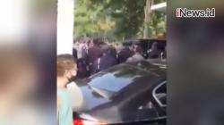 Video Satpam Ribut dengan Pemilik Showroom yang Resahkan Warga di Perumahan Tangerang