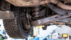 Shockbreaker Mobil Cepat Rusak di Musim Hujan, Ini yang Harus Diperhatikan