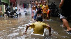 Hujan Deras, Permukiman Warga Bekasi Terendam Banjir