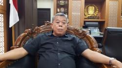 Peringati Hari Santri, Anggota DPRD Jatim Kenakan Sarung saat Paripurna