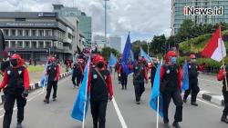 Video Demonstran Tolak UU Cipta Kerja Berkumpul di Tugu Tani