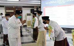 Hari Santri 2020, Gus Yasin Berikan Penghargaan ke 15 Duta Ponpes