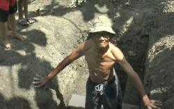 Kakek Ini Gali Kubur Sendiri untuk Persiapan saat Ajal Menjemput, Alasannya Bikin Haru