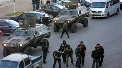 Pria Berpakaian Militer Bobol Bank, Sandera 20 Orang Minta Tebusan Rp7 Miliar