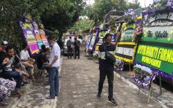 Perempuan yang Terbakar di Jok Belakang Mobil Berkerabat Jauh dengan Jokowi
