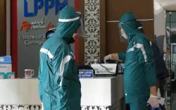 UNS Disemprot Disinfektan usai Dosen dan Karyawan Meninggal Positif Covid-19