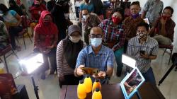 Fotografer Senior Jawa Timur Ini Bagikan Ilmu Memotret Produk kepada Pelaku UMKM