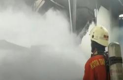 Video Detik-Detik Pabrik Plastik di Tangerang Ludes Terbakar