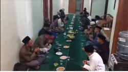 Gus Nur Ditangkap, PCNU Cirebon Gelar Syukuran Potong Tumpeng