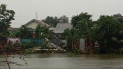 Penampakan Kerusakan Akibat Dahsyatnya Angin Puting Beliung di Bekasi<