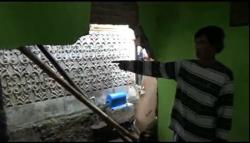 3 Rumah di Cimahi Jebol akibat Diterjang Banjir<