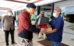 Ganjar Dapat Kado Ultah dari Eks Pengikut Noordin M Top, Ternyata Ini Isinya