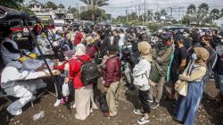 Ratusan Wisatawan Puncak Bogor Jalani Rapid Test dan Swab Test Covid-19<