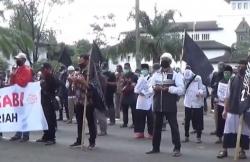 Video Ratusan Umat Islam di Bandung Unjuk Rasa Kecam Presiden Prancis